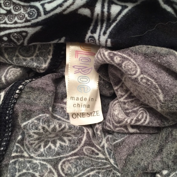 Lularoe NEW RARE HTF Black Paisley Skull Leggings - Picture 5 of 5